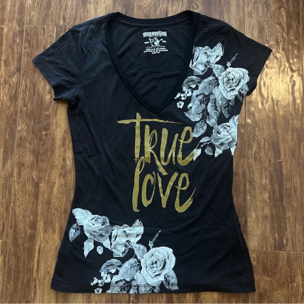 True Religion womens graphic t-shirt floral white roses black top vneck size xxs